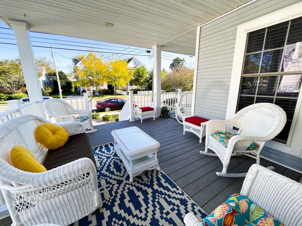 CLOSE TO BEACH AND TOWN - Columbia | Photo 3