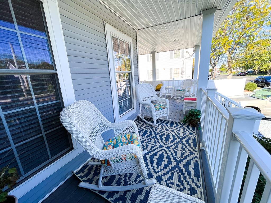 CLOSE TO BEACH AND TOWN - Columbia | Photo 15