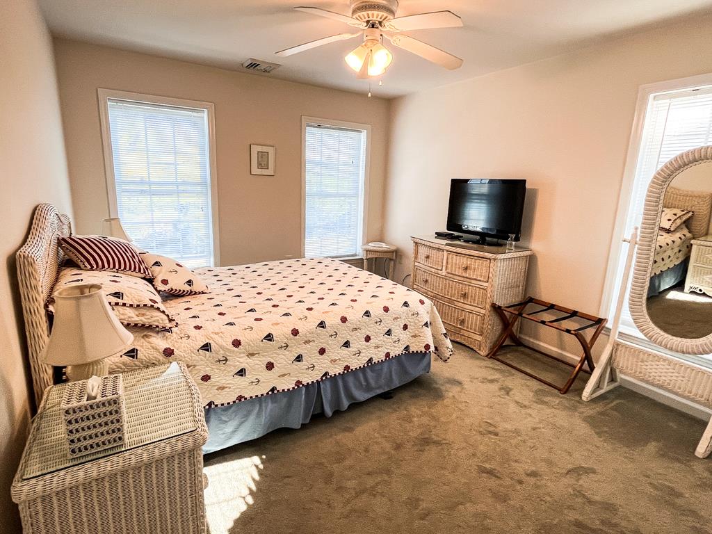 CLOSE TO BEACH AND TOWN - Columbia | Photo 16