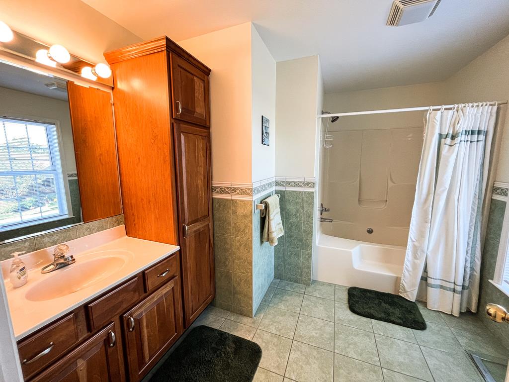 CLOSE TO BEACH AND TOWN - Columbia | Photo 17