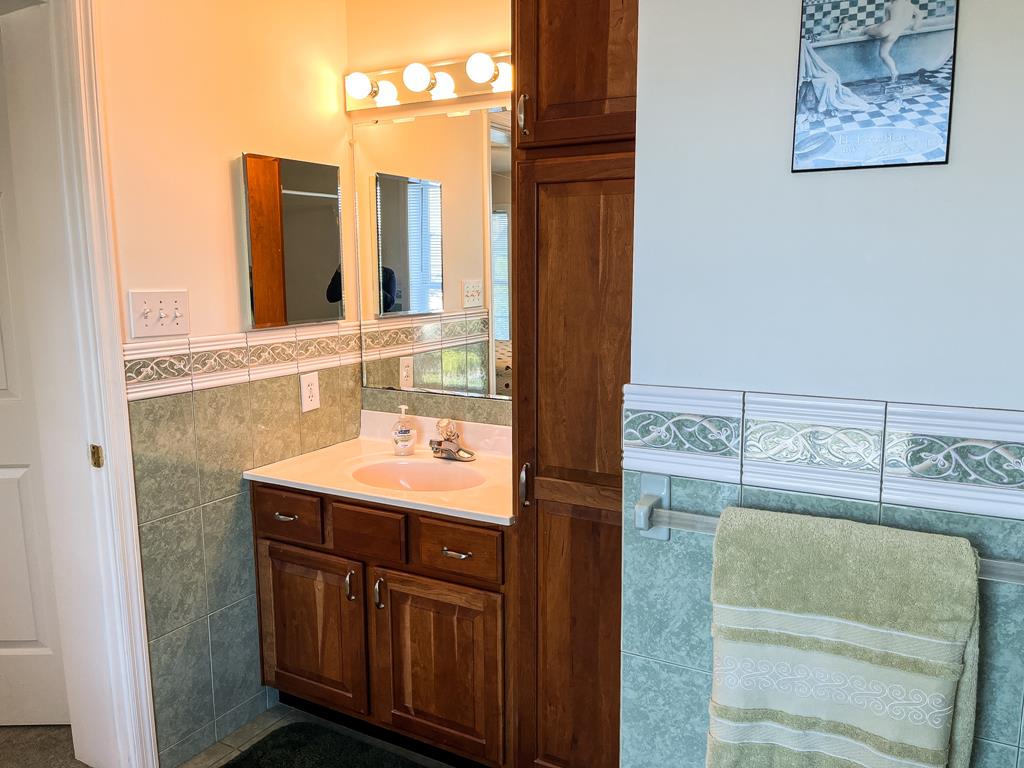 CLOSE TO BEACH AND TOWN - Columbia | Photo 18