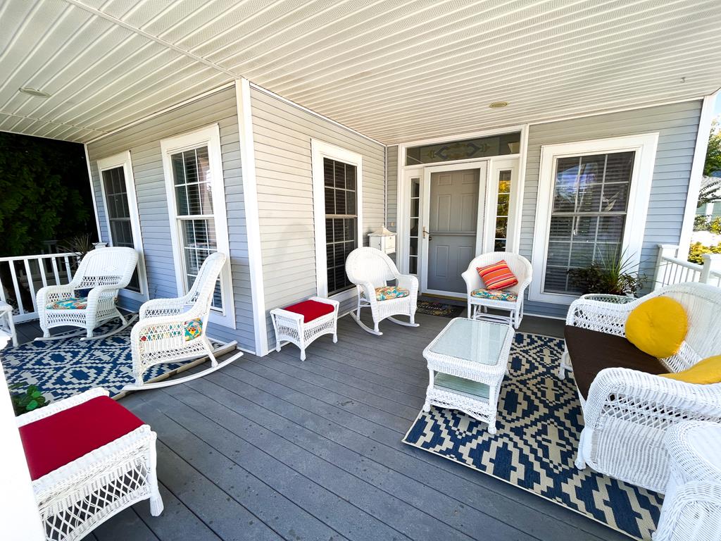 CLOSE TO BEACH AND TOWN - Columbia | Photo 4