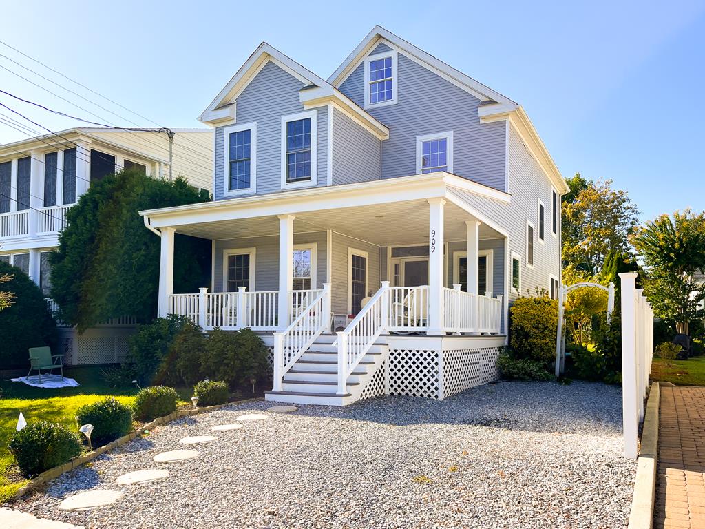CLOSE TO BEACH AND TOWN - 909 Columbia | Photo 27