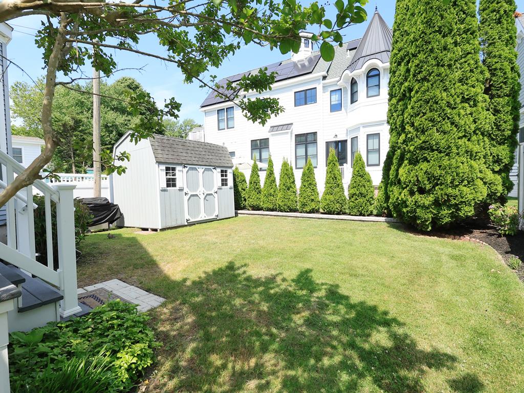 CLOSE TO BEACH AND TOWN - 909 Columbia | Photo 28