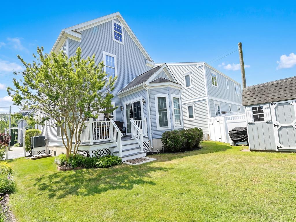 CLOSE TO BEACH AND TOWN - 909 Columbia | Photo 29