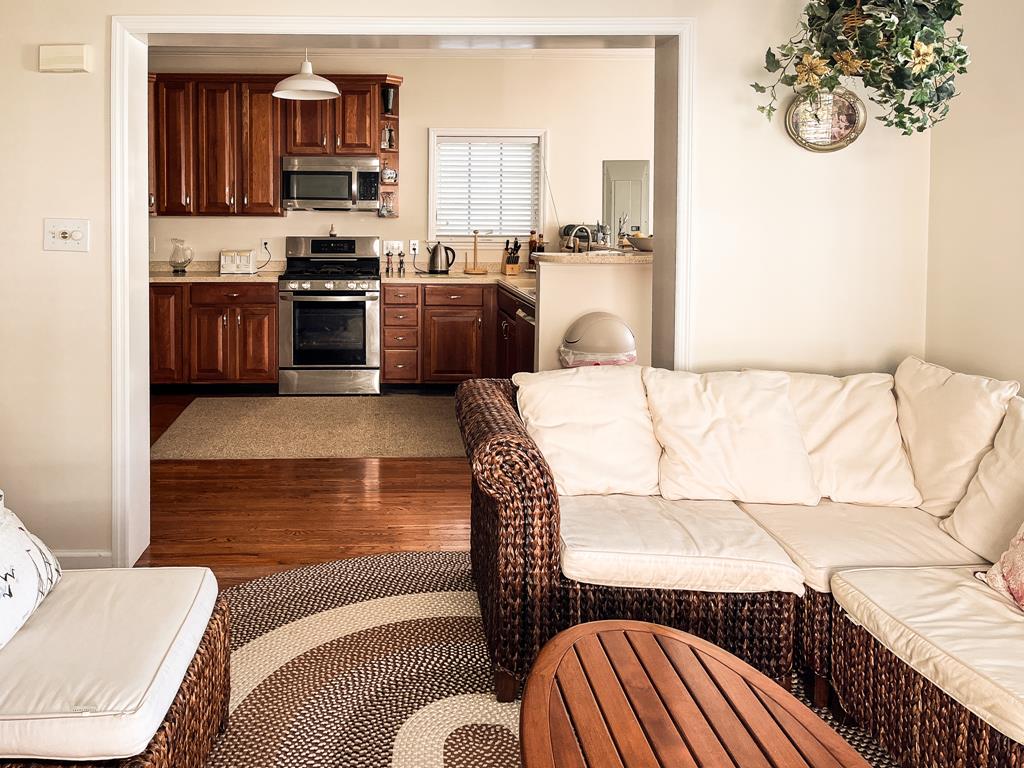 CLOSE TO BEACH AND TOWN - Columbia | Photo 10