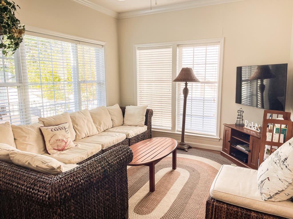 CLOSE TO BEACH AND TOWN - Columbia | Photo 11