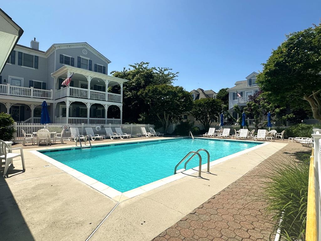 CONDO WITH POOL | Photo 3