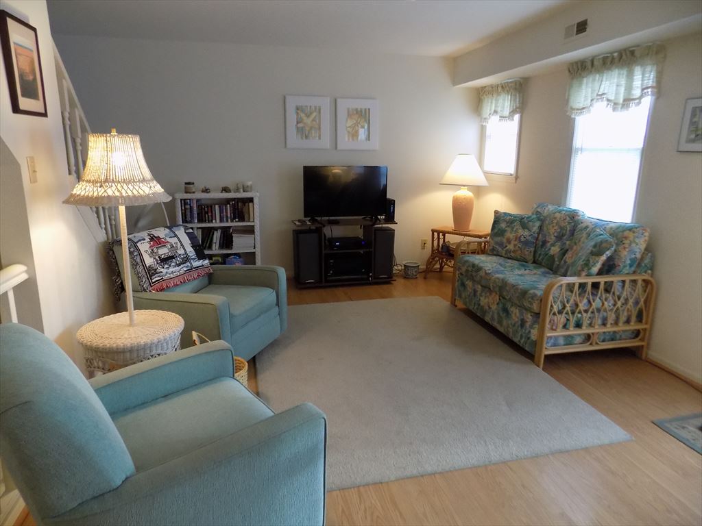 CONDO WITH POOL | Photo 5