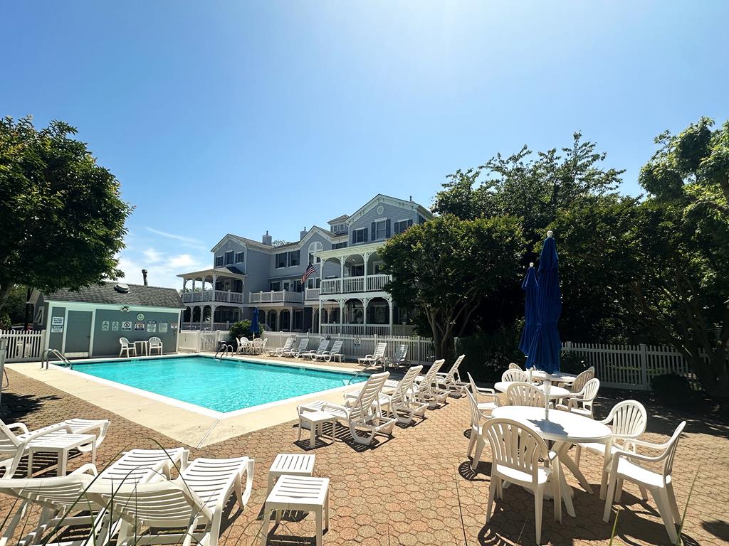 Garden Condo with Pool | Photo 24