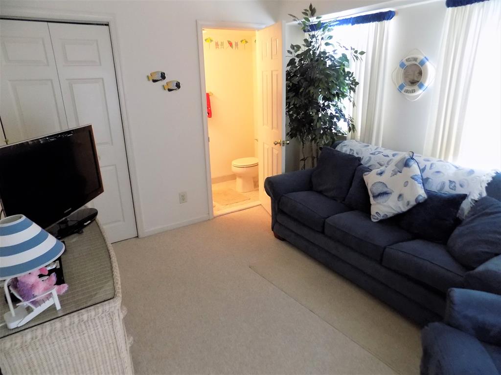 Garden Condo with Pool | Photo 7