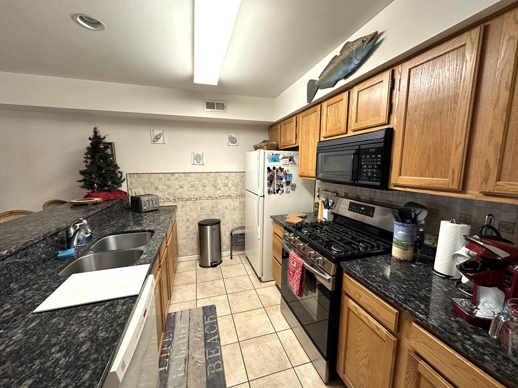 Garden Condo with Pool | Photo 8