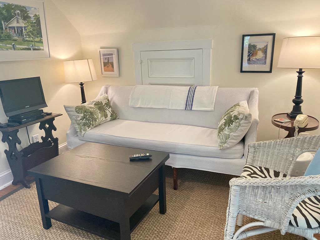 637 Seagrove | Photo 23