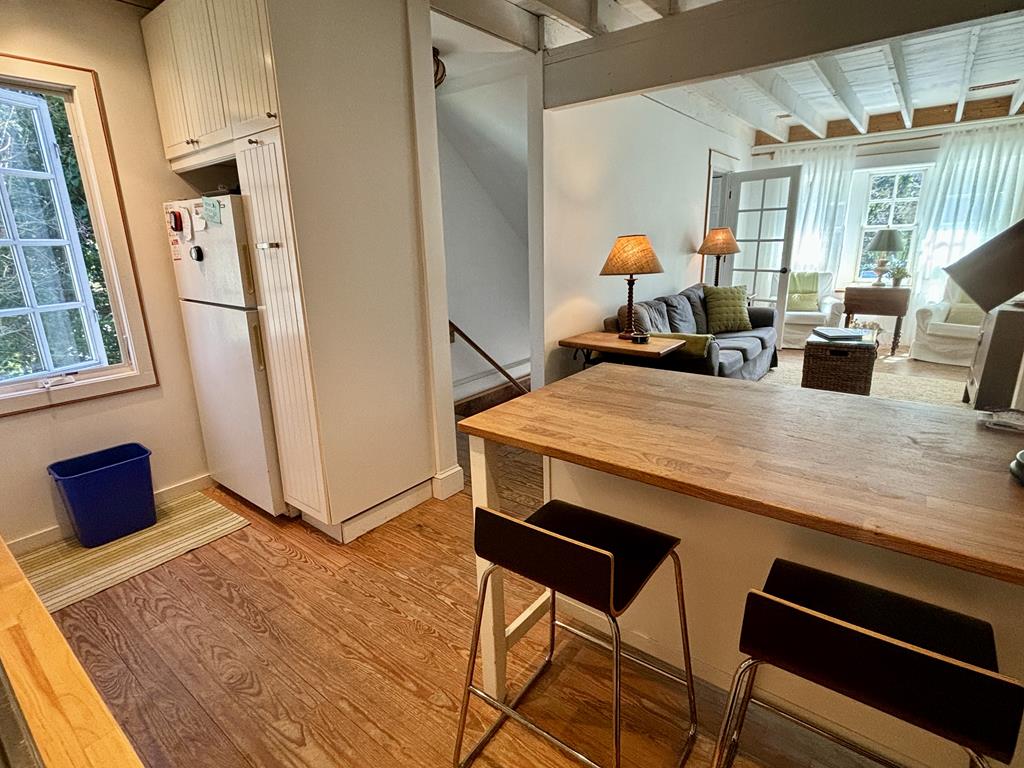 639 Seagrove | Photo 12