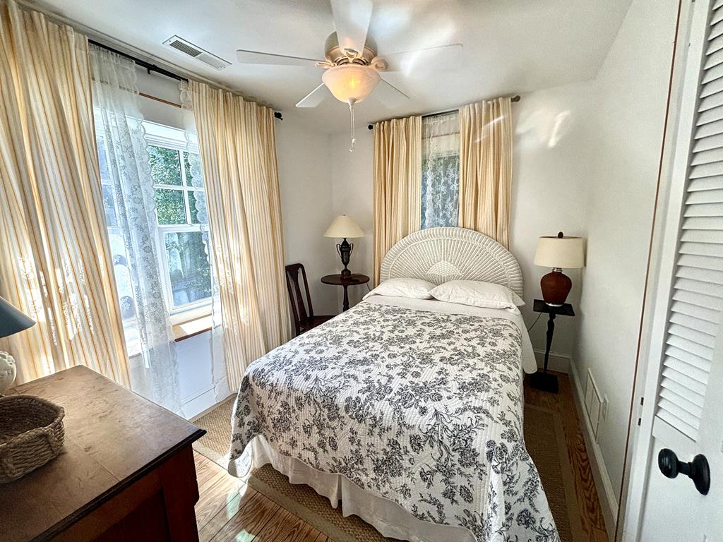 639 Seagrove | Photo 18