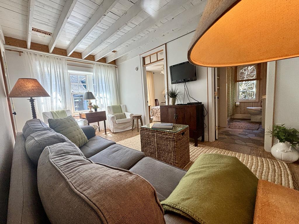 639 Seagrove | Photo 11