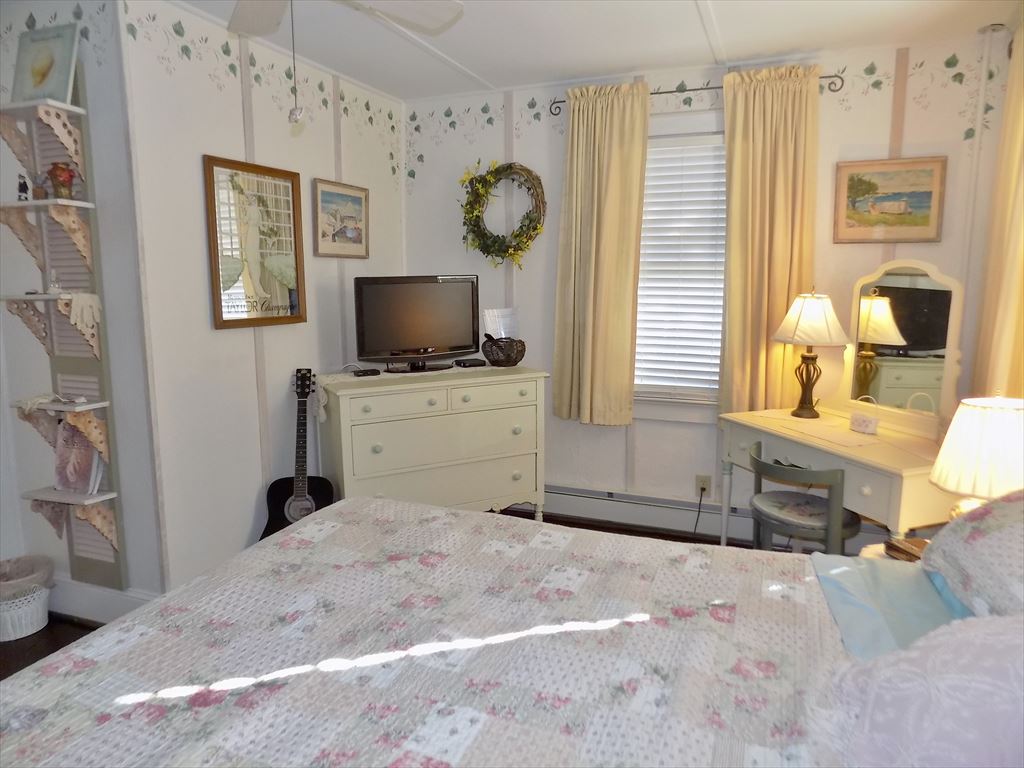 Pet Friendly Cottage - 1238 Lafayette | Photo 14