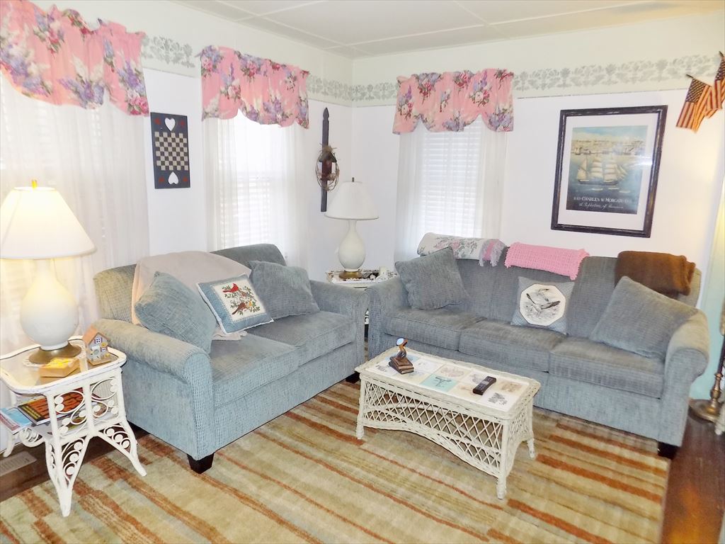 Pet Friendly Cottage - 1238 Lafayette | Photo 4