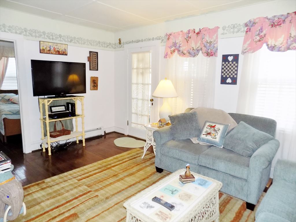 Pet Friendly Cottage - 1238 Lafayette | Photo 5