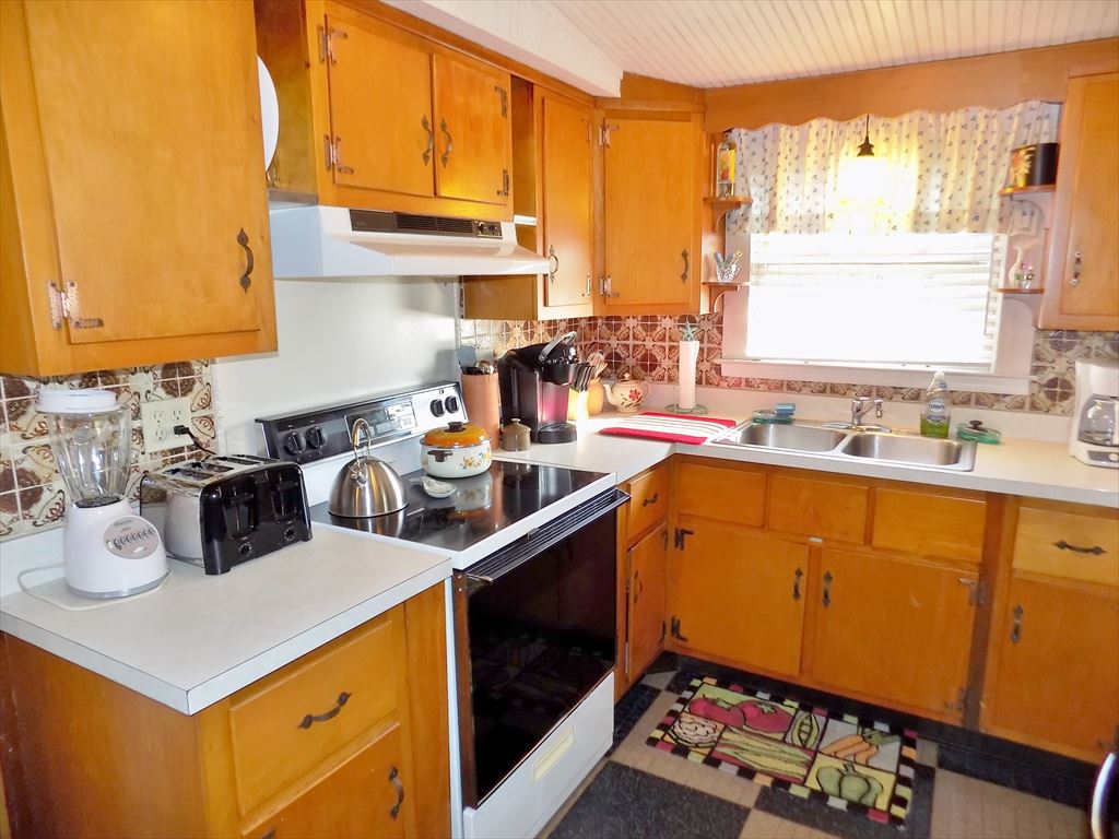 Pet Friendly Cottage - 1238 Lafayette | Photo 8