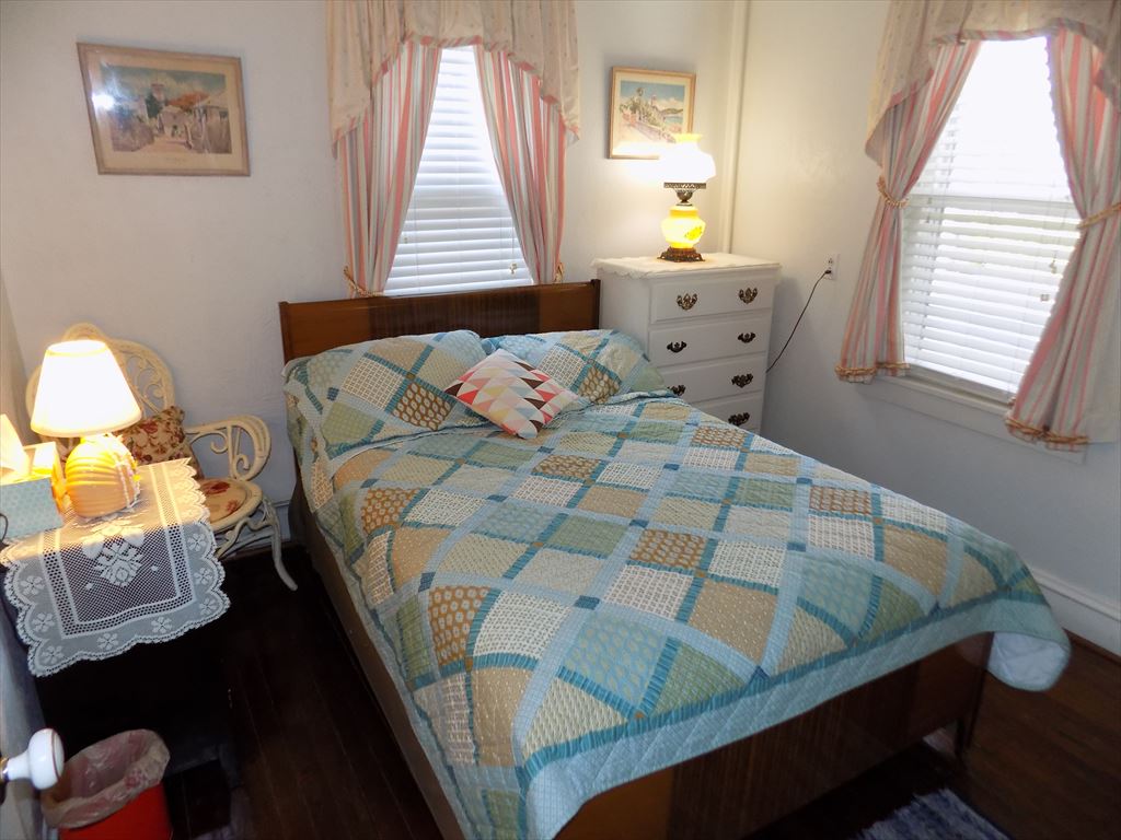Pet Friendly Cottage - 1238 Lafayette | Photo 11