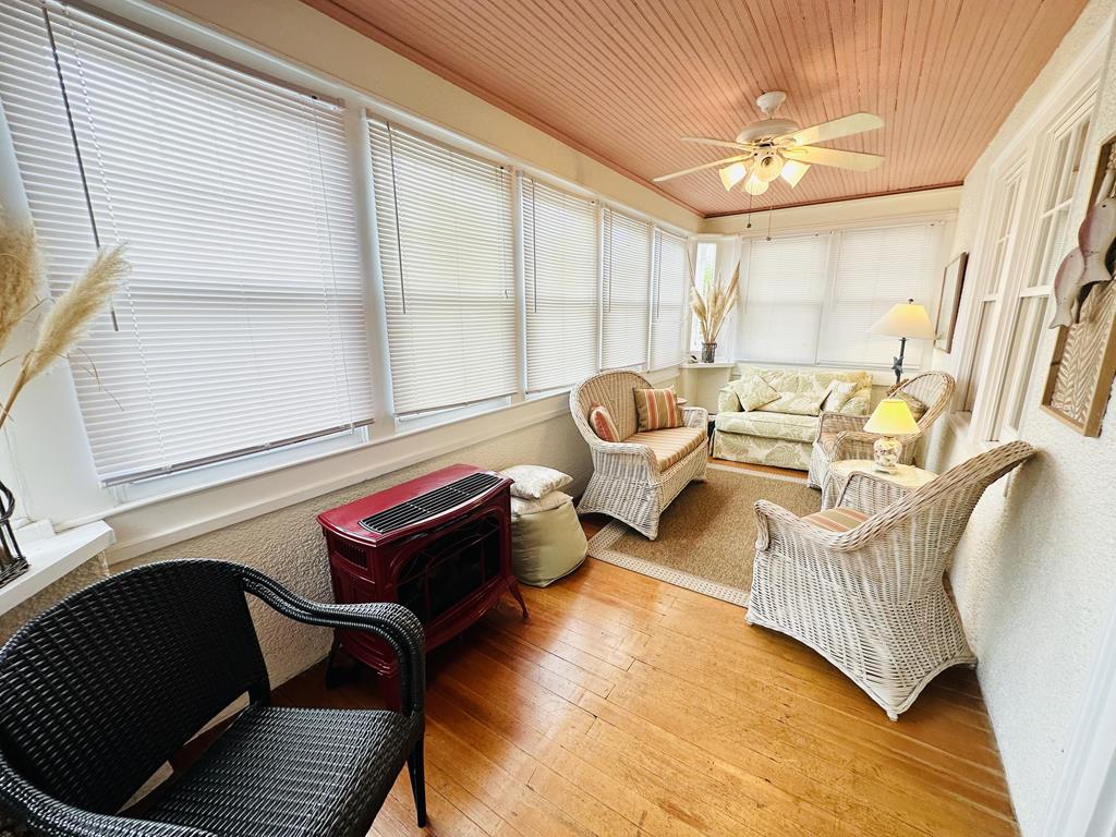 Sunset Cottage - STONES THROW TO THE BEACH | Photo 13