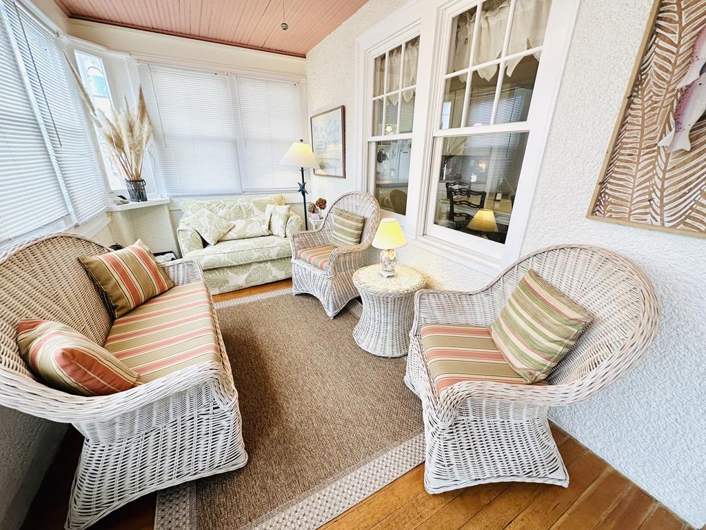 Sunset Cottage - STONES THROW TO THE BEACH | Photo 14