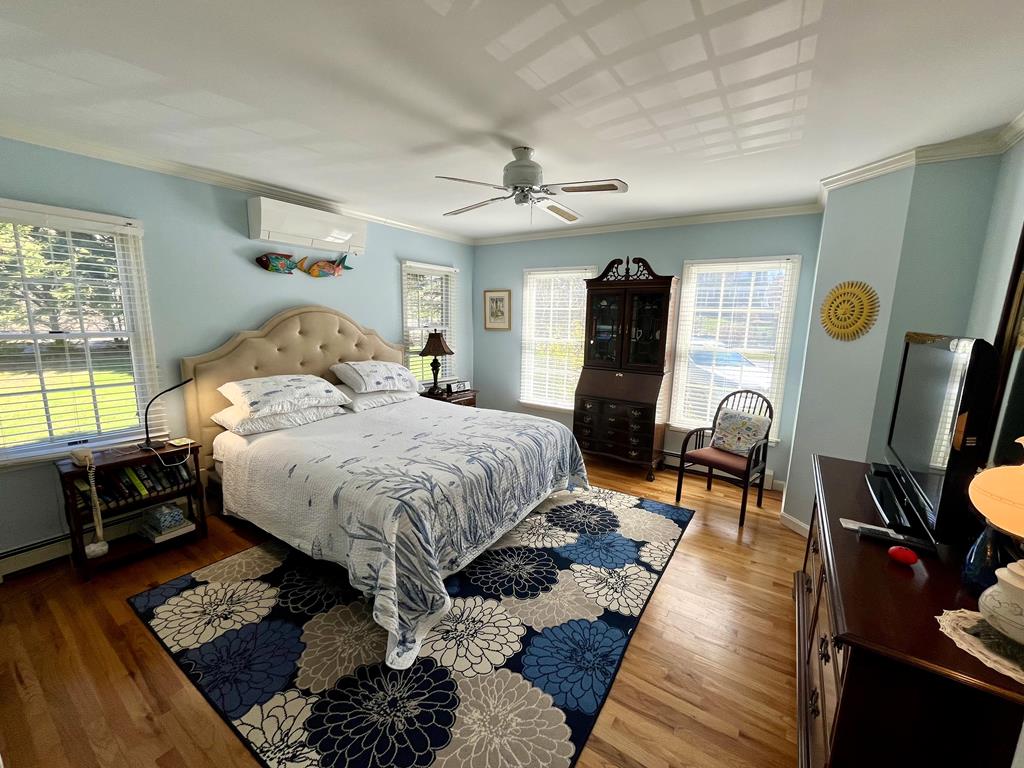Upstairs Bedroom with 2 Twin Beds