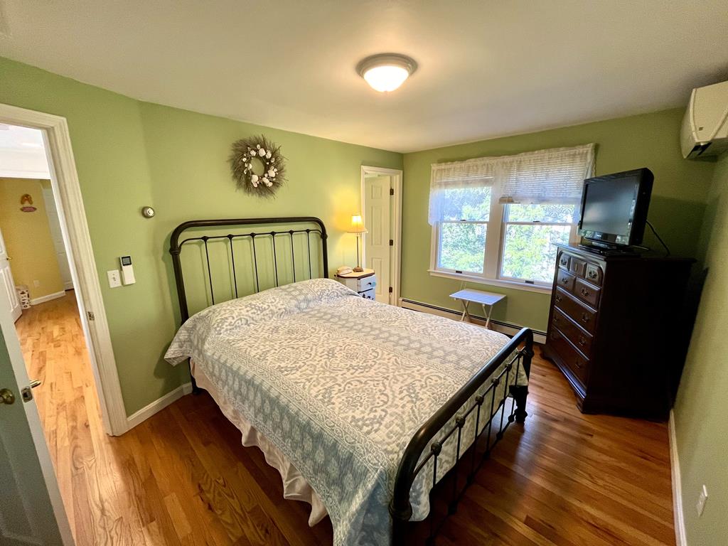 3rd Upstairs Bedroom with Twin Beds