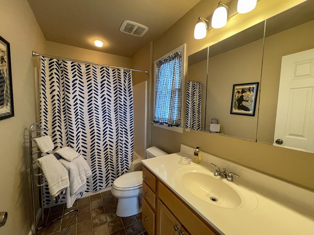 300 Lincoln Avenue | Photo 25