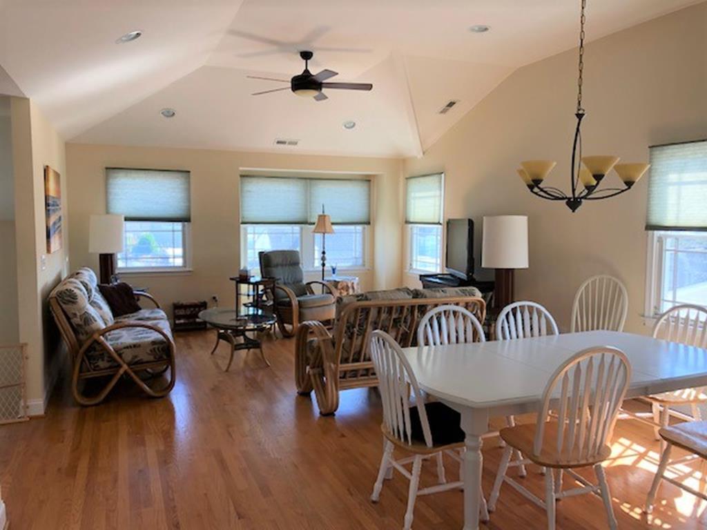 9106 Beach Avenue, Peahala Park (Ocean Side)