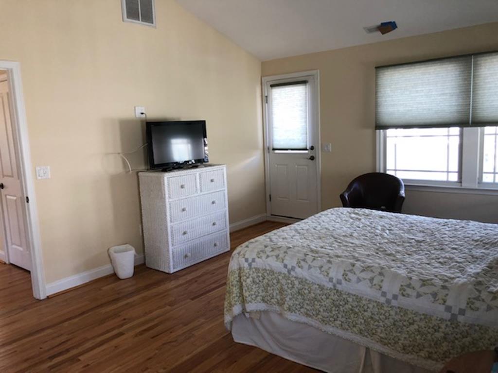 9106 Beach Avenue, Peahala Park (Ocean Side)