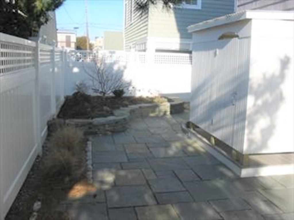 9106 Beach Avenue, Peahala Park (Ocean Side)