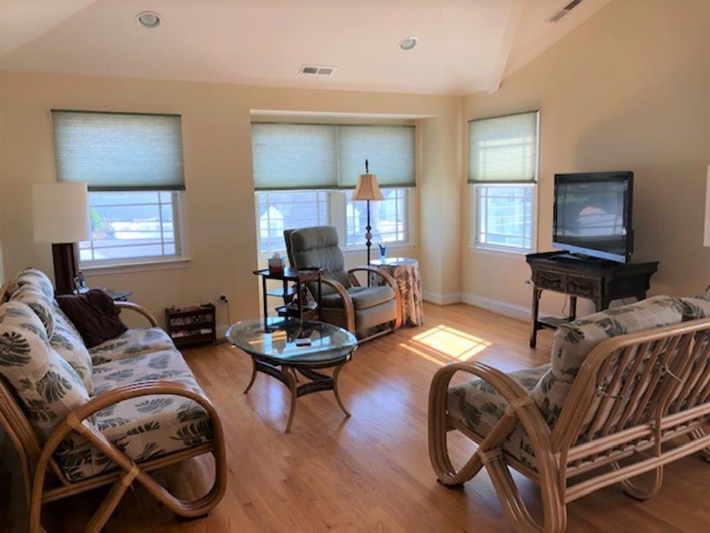 9106 Beach Avenue, Peahala Park (Ocean Side)