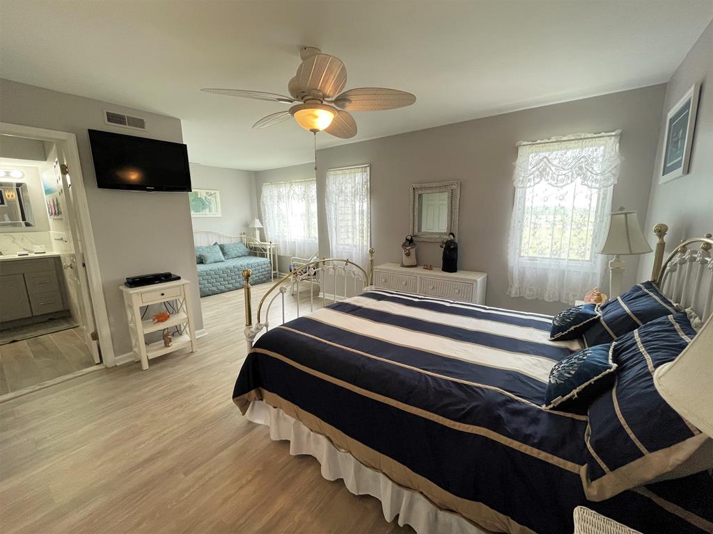 402 Saint James Place | Photo 20