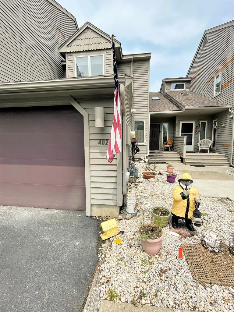 402 Saint James Place | Photo 4