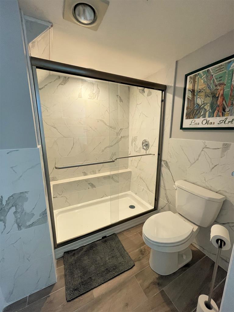 402 Saint James Place | Photo 23