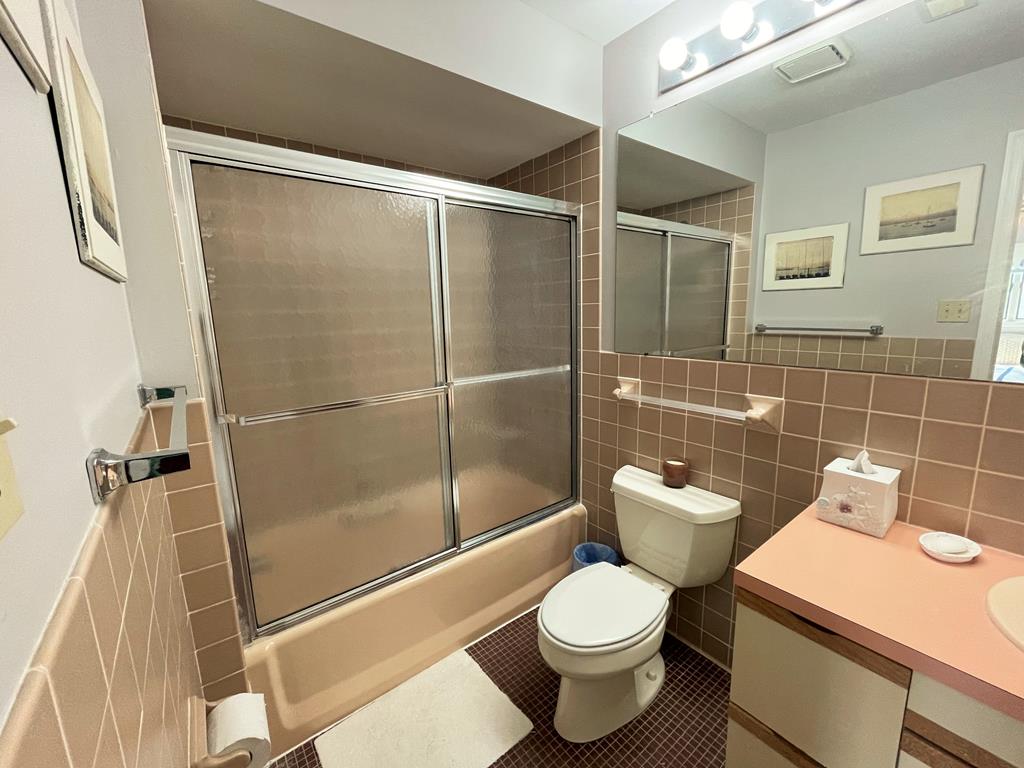 402 Saint James Place | Photo 27