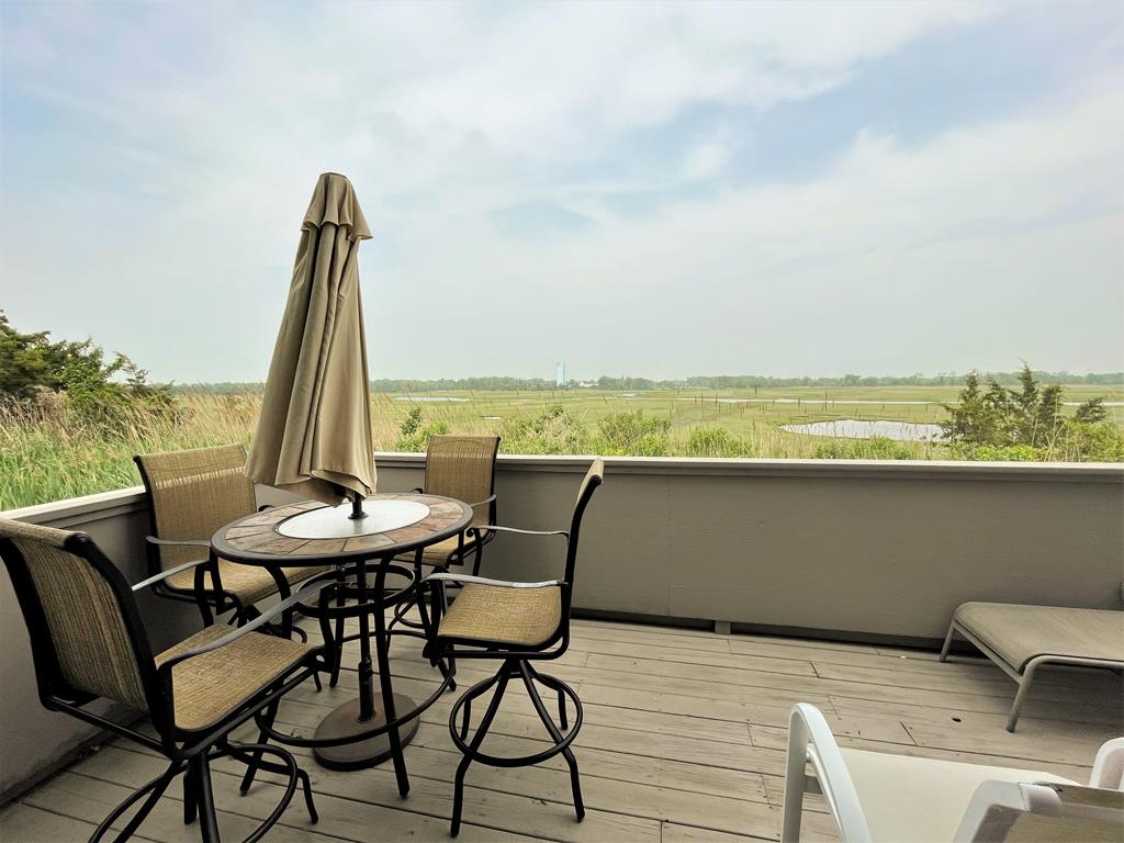 402 Saint James Place | Photo 5