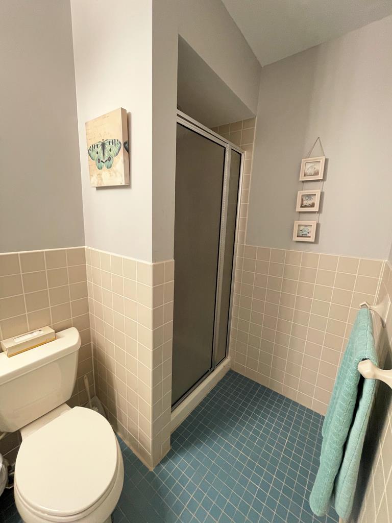 402 Saint James Place | Photo 34