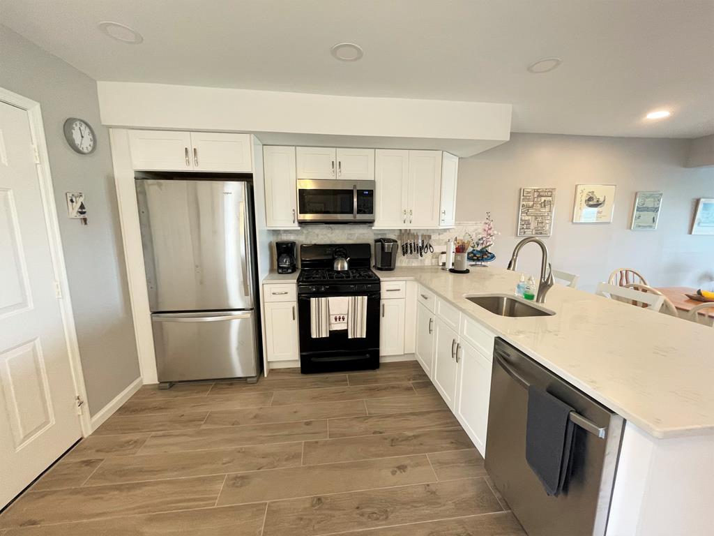 402 Saint James Place | Photo 7