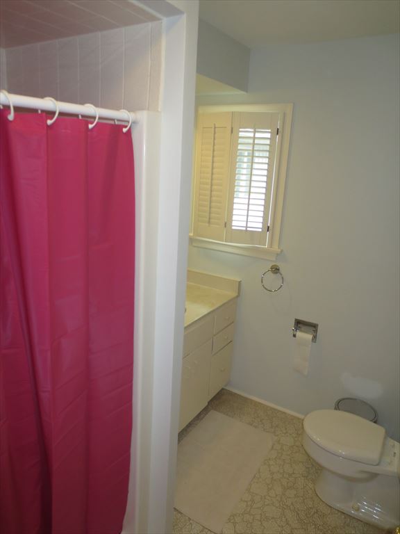 Bath attached to Queen and Twin bedroom