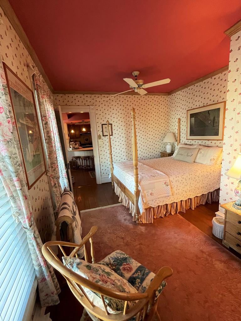 Merry Widow | Photo 9