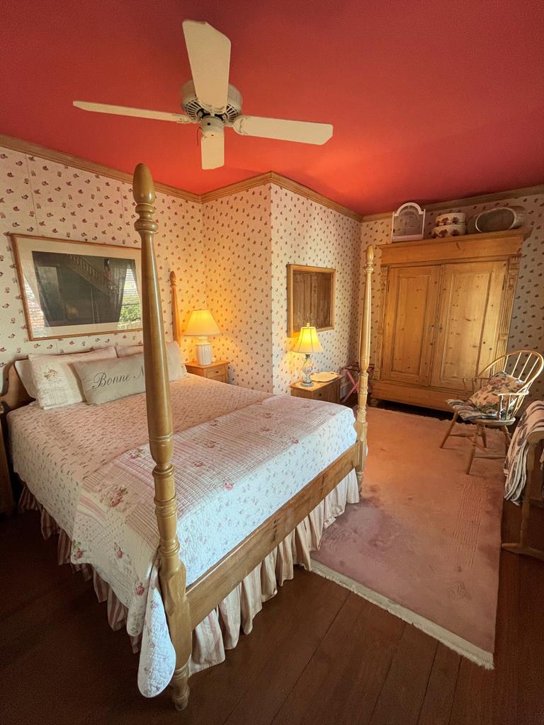 Merry Widow | Photo 10