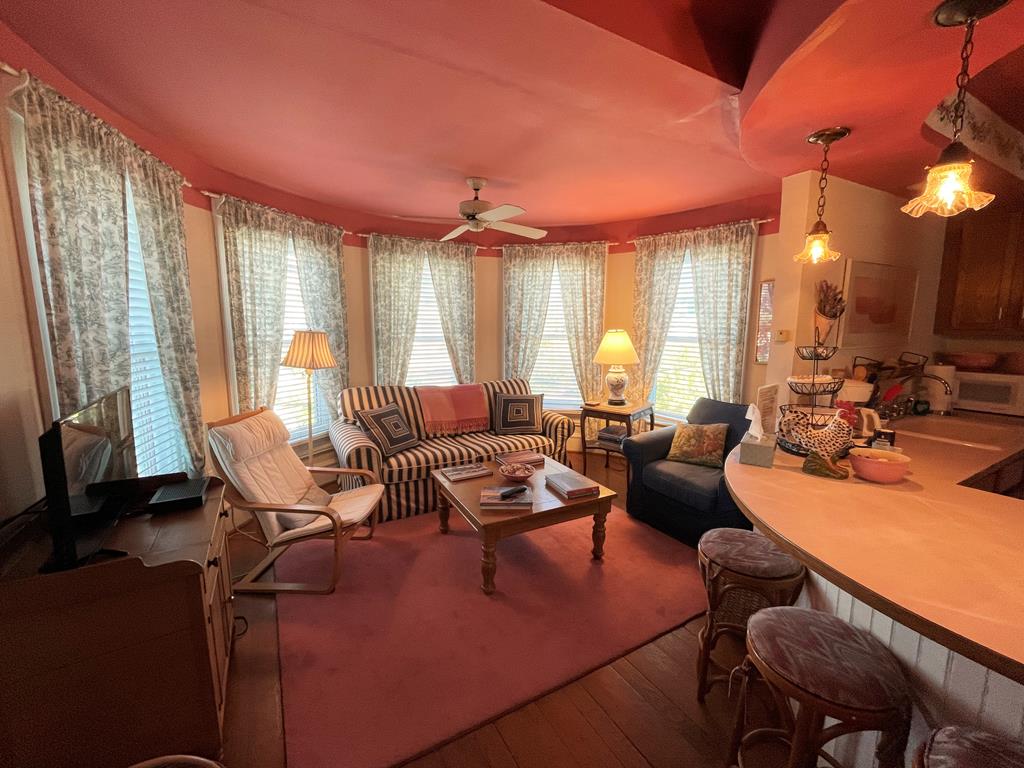 Merry Widow | Photo 11