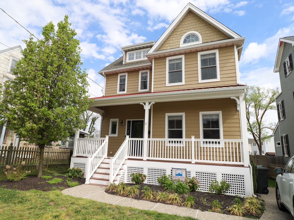 New Home Close to Beach and Town | Photo 3