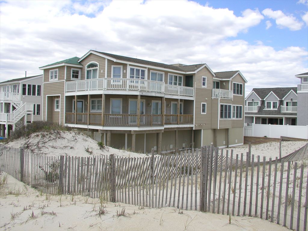 211 Kentford Avenue, Beach Haven