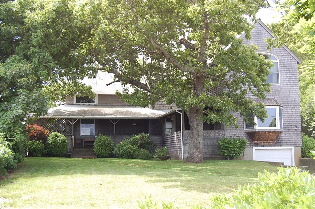 For Lease 2 Chapman Avenue, Oak Bluffs, MA 02557, Residential 4 Beds