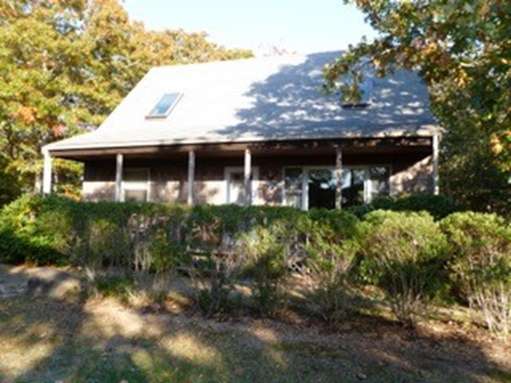 18 Deer Run Road, Oak Bluffs, MA 02557, Residential