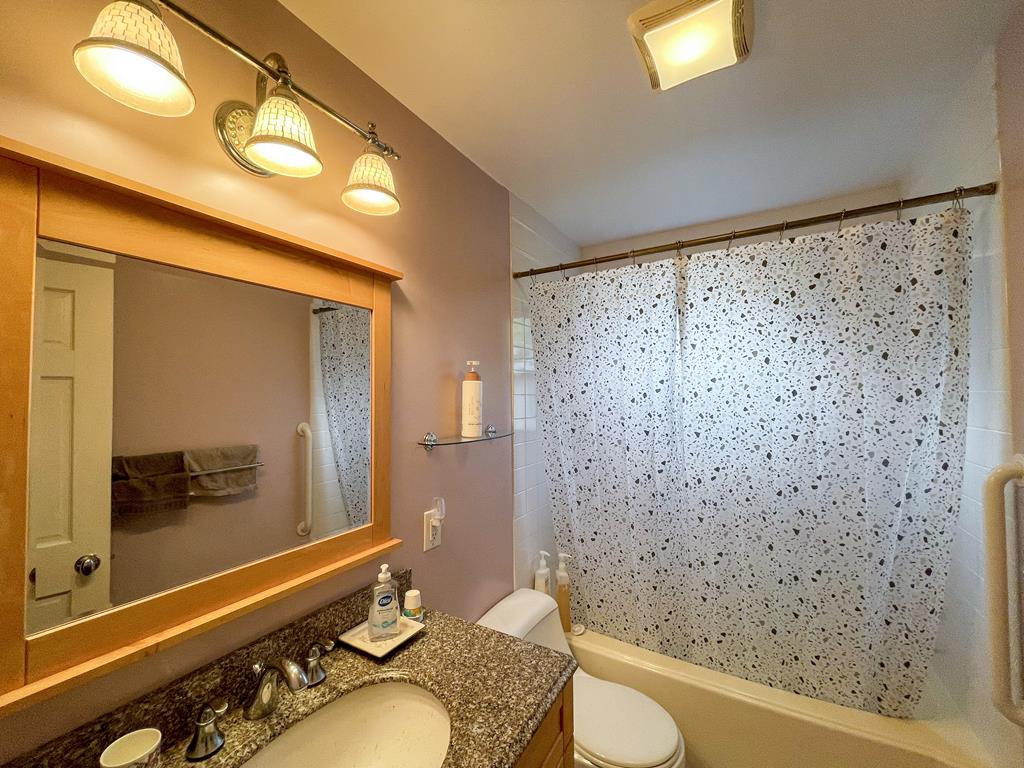 Pias Point - 802 Cape Avenue | Photo 24